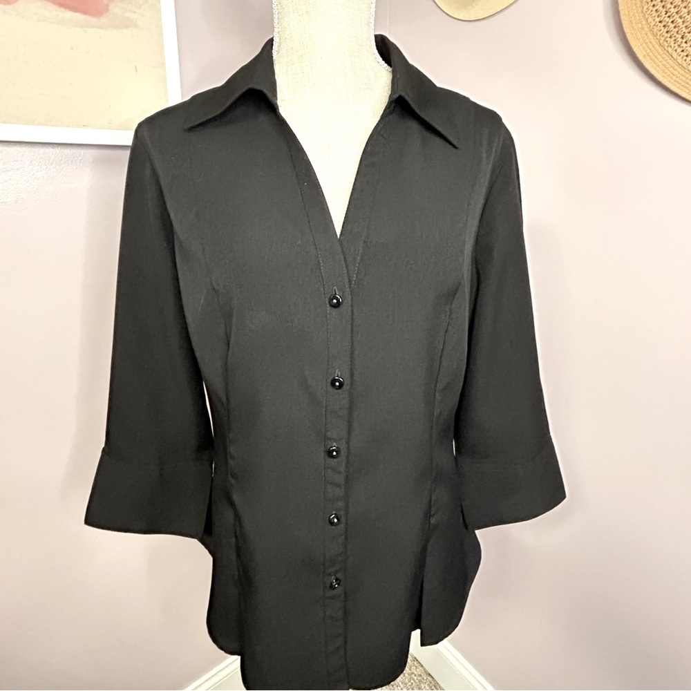 Black 3/4 sleeve v neck button down blouse with collar. Size large - Picture 3 of 10
